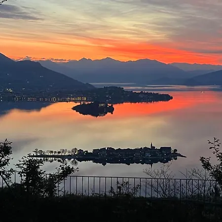 Lakeview And Pool Villa Stresa